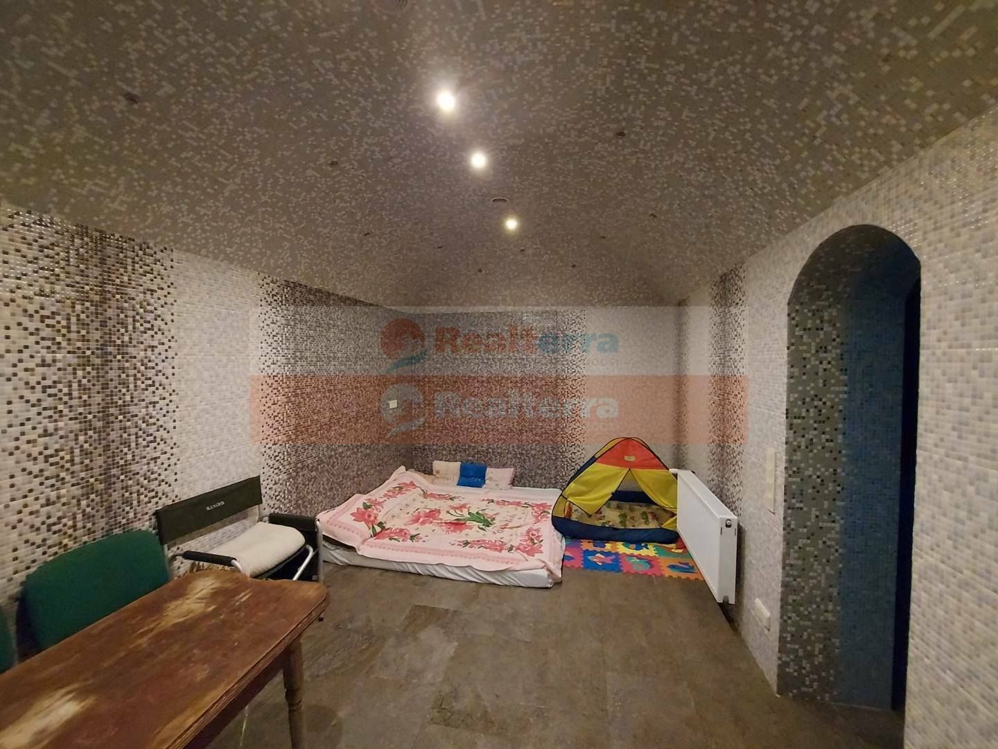 1835893198551070