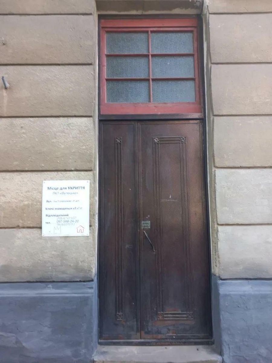 1832027129348700