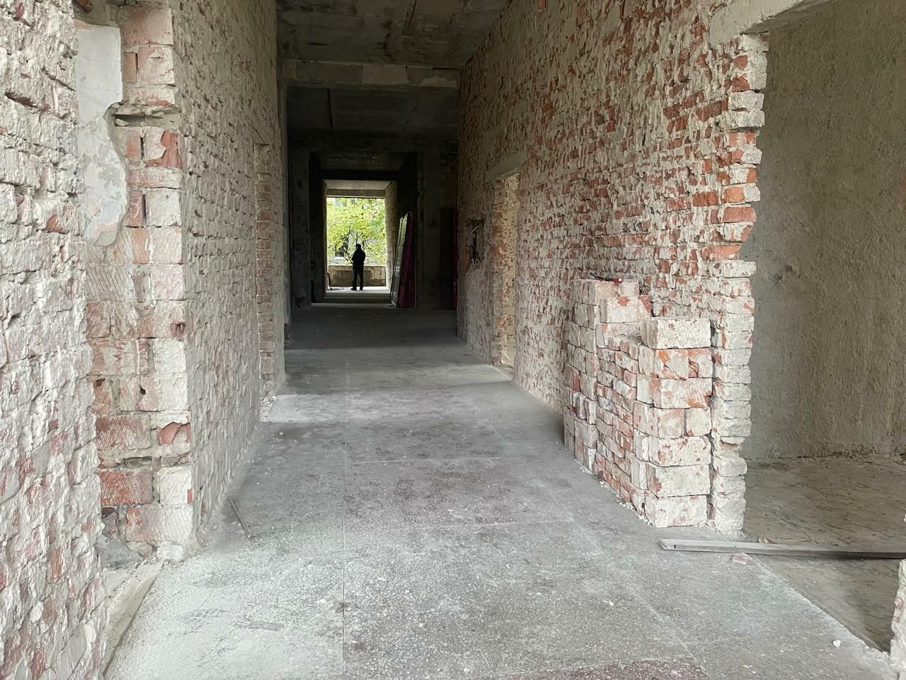 1834455634405700