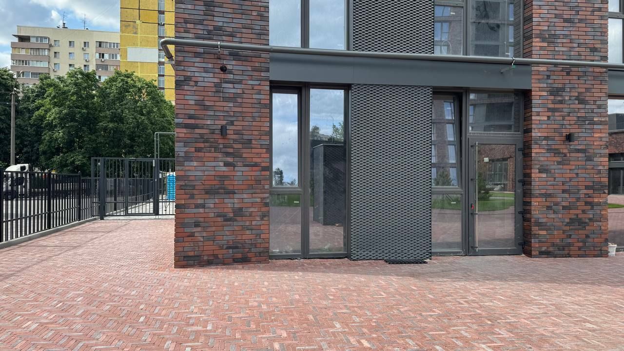 1837260613086700