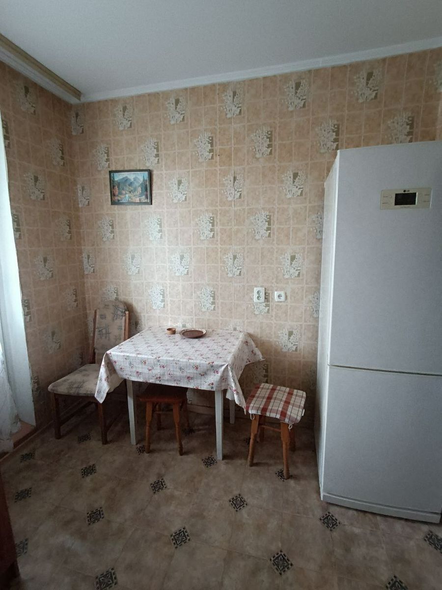 1837343208212702
