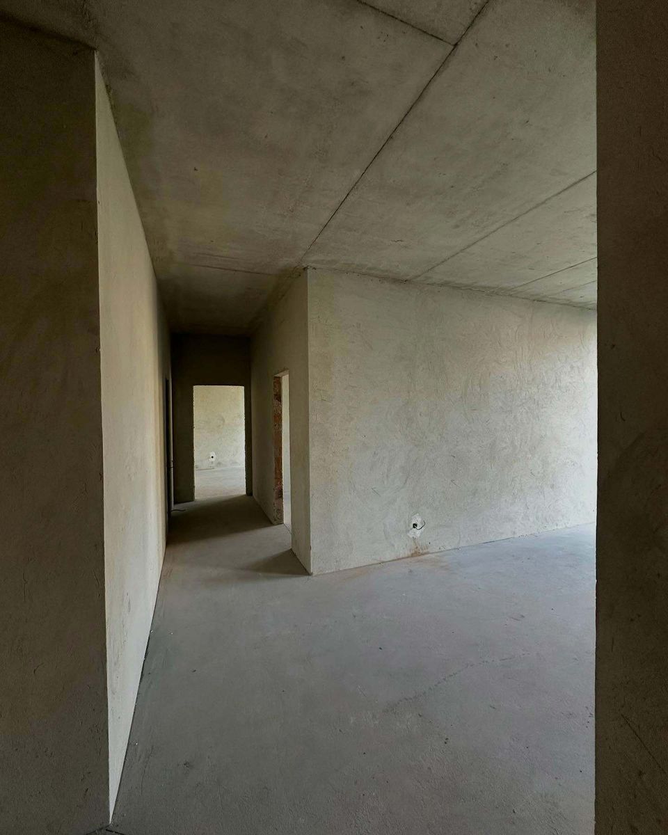 1830308570000703