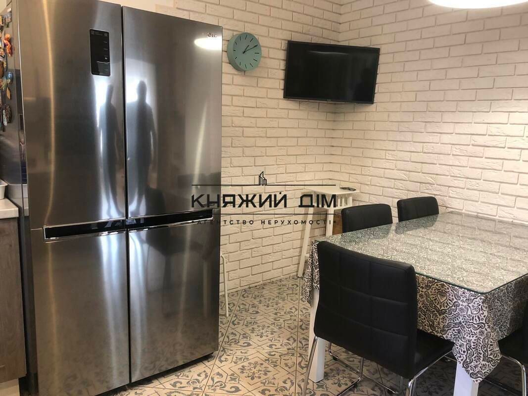 1835438408712704