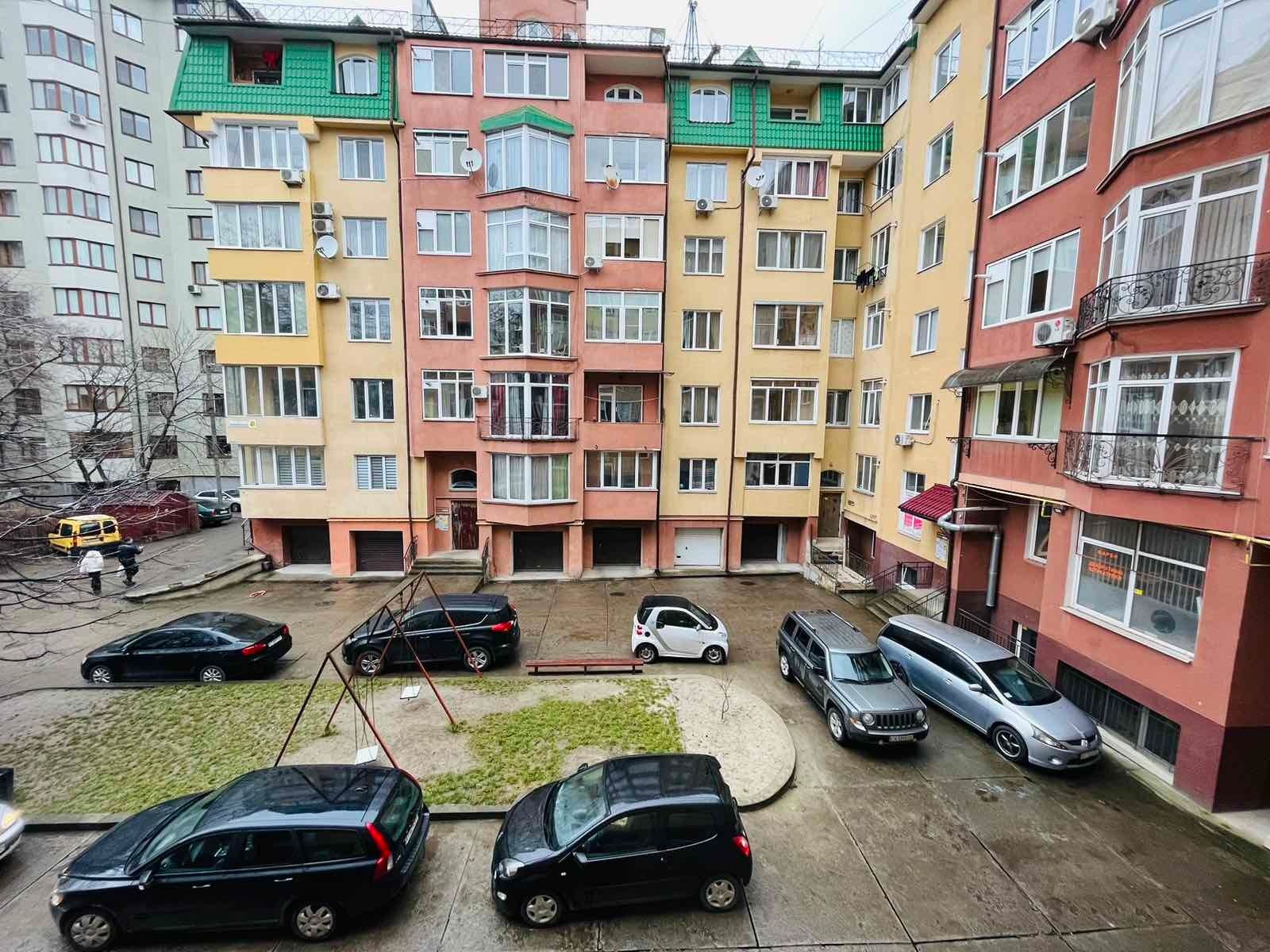 1768237352712706