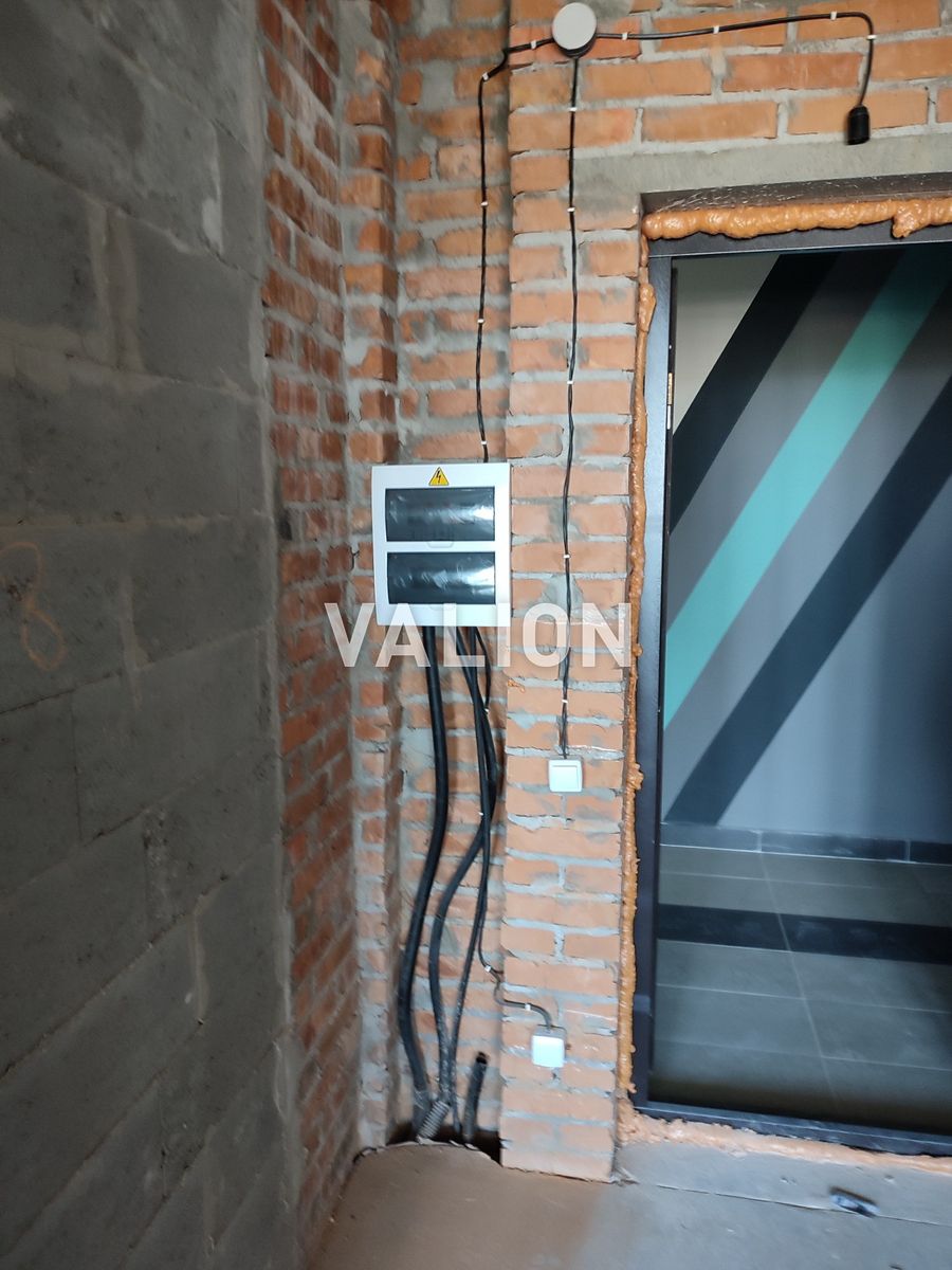 1832078545056710