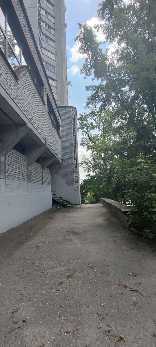 1833985077628710