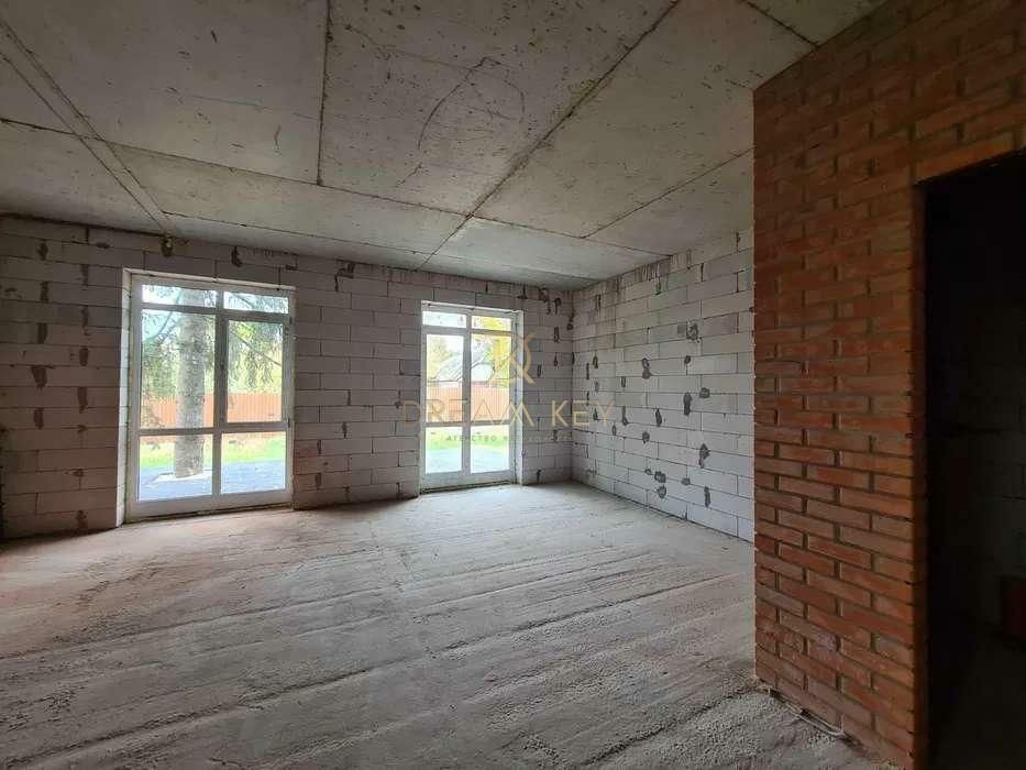 1832558542369712