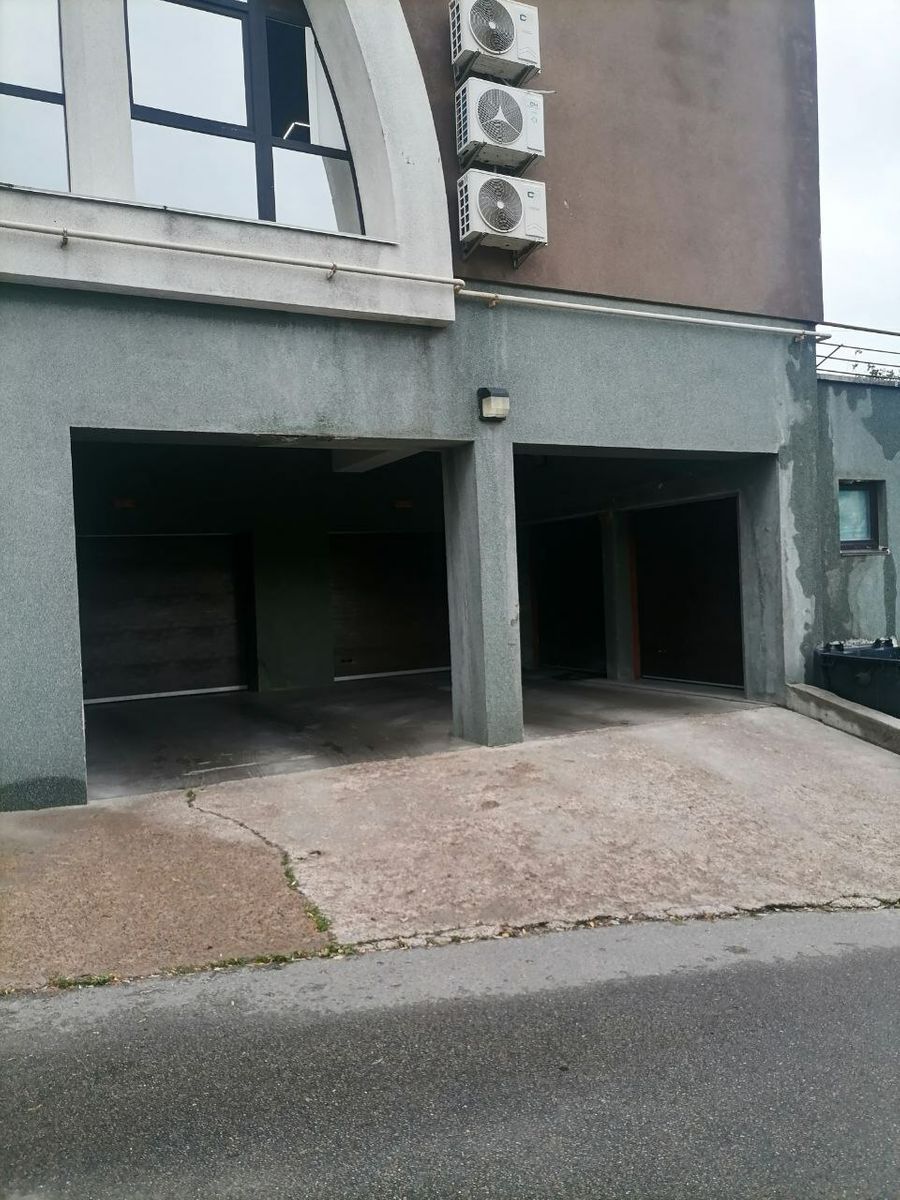1834899845398712