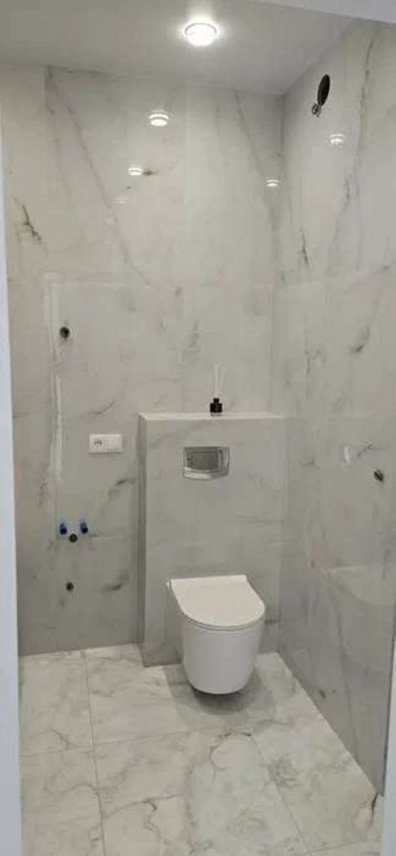 1833903775986713