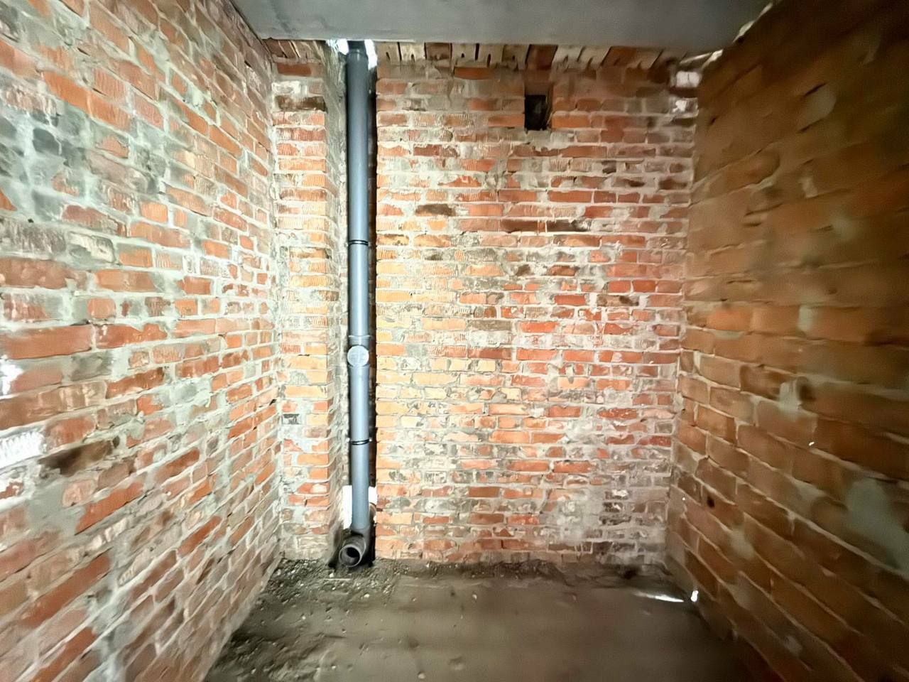 1836454383253713
