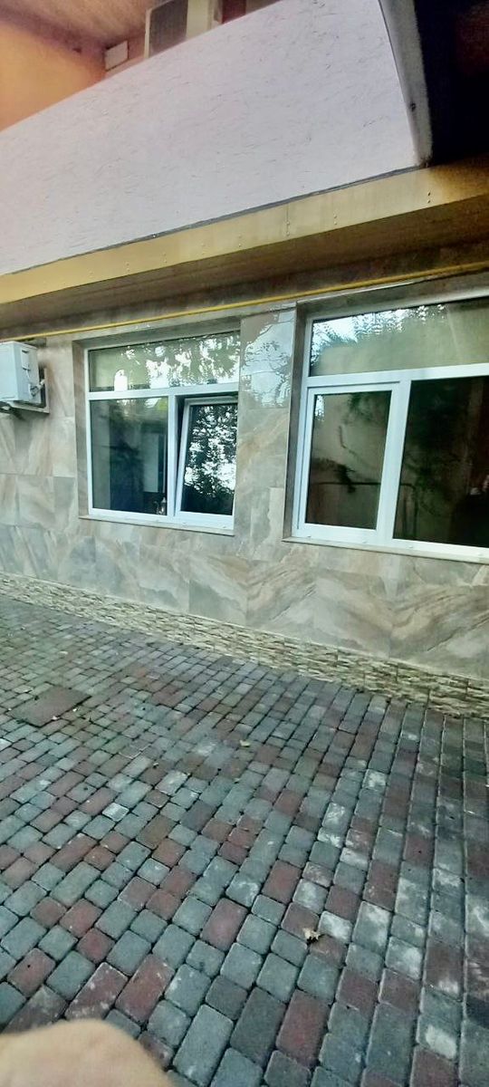 1833303158646720