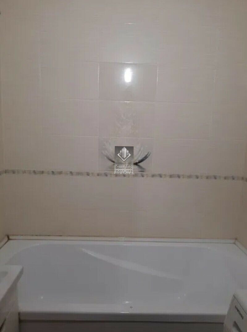 1833828051570720