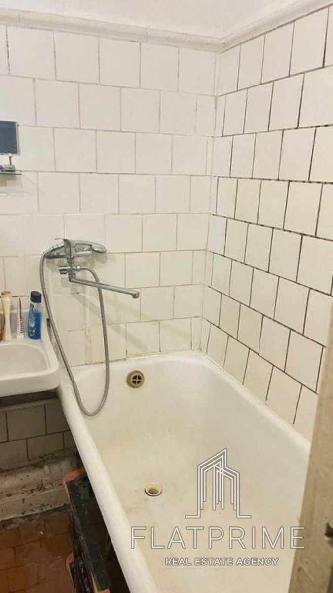 1838357376442721