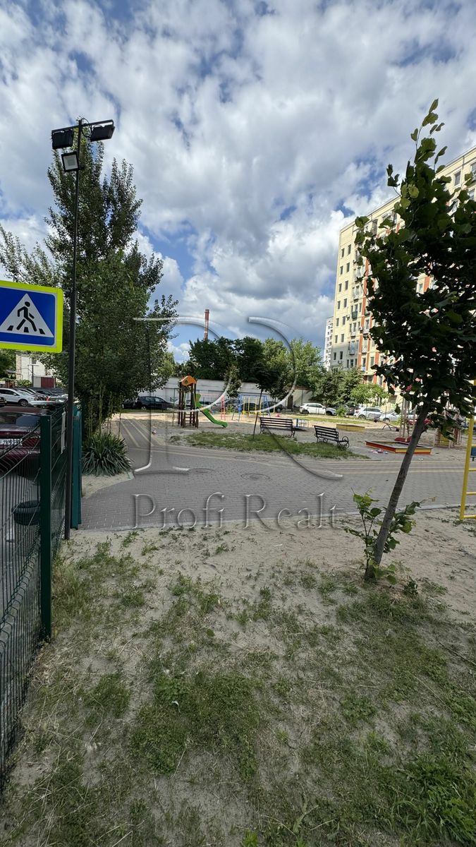 1835183904813722