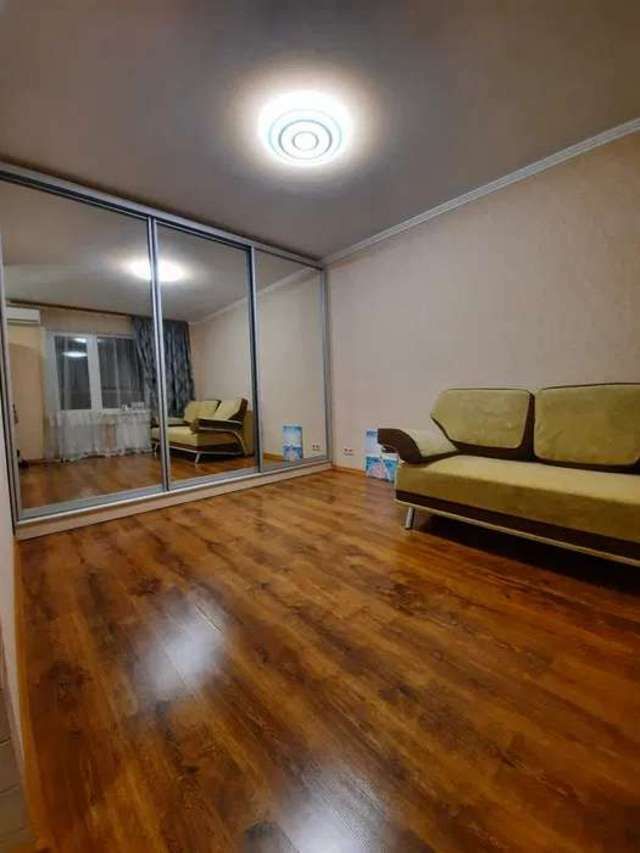 1838995056159725