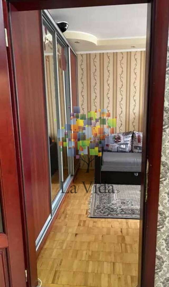 1832259395944727