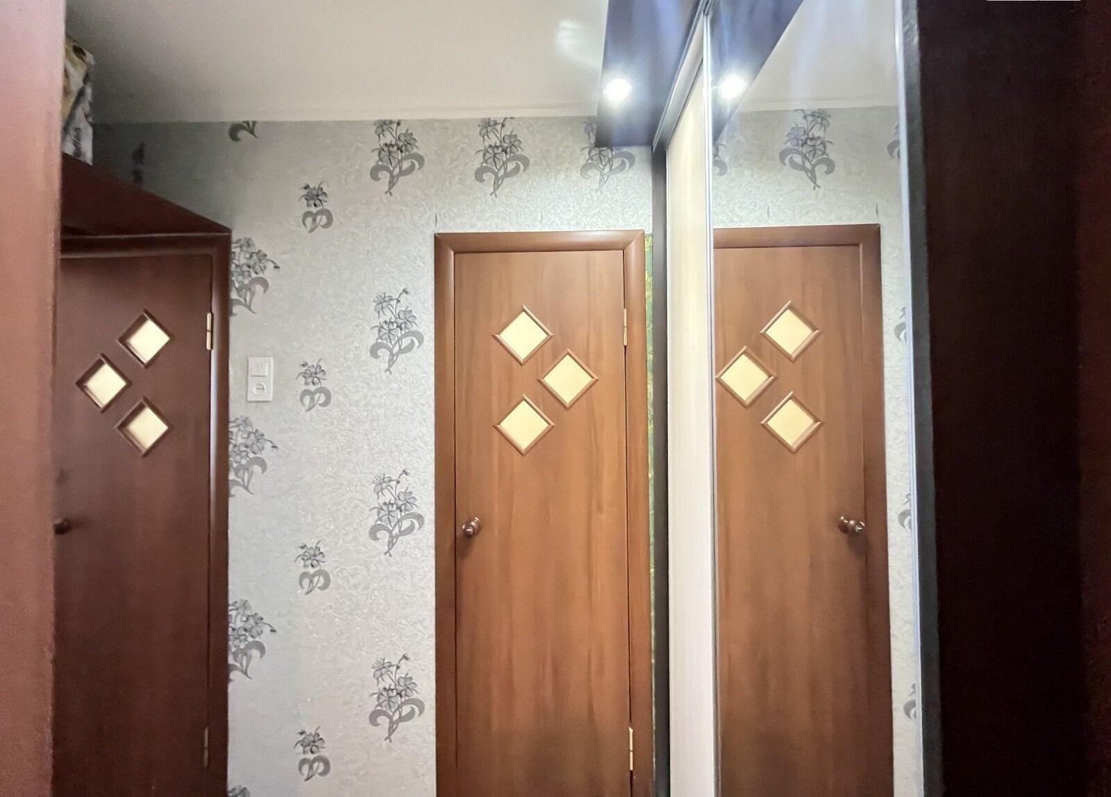 1837078897500728
