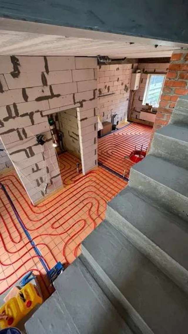 1832629792531729