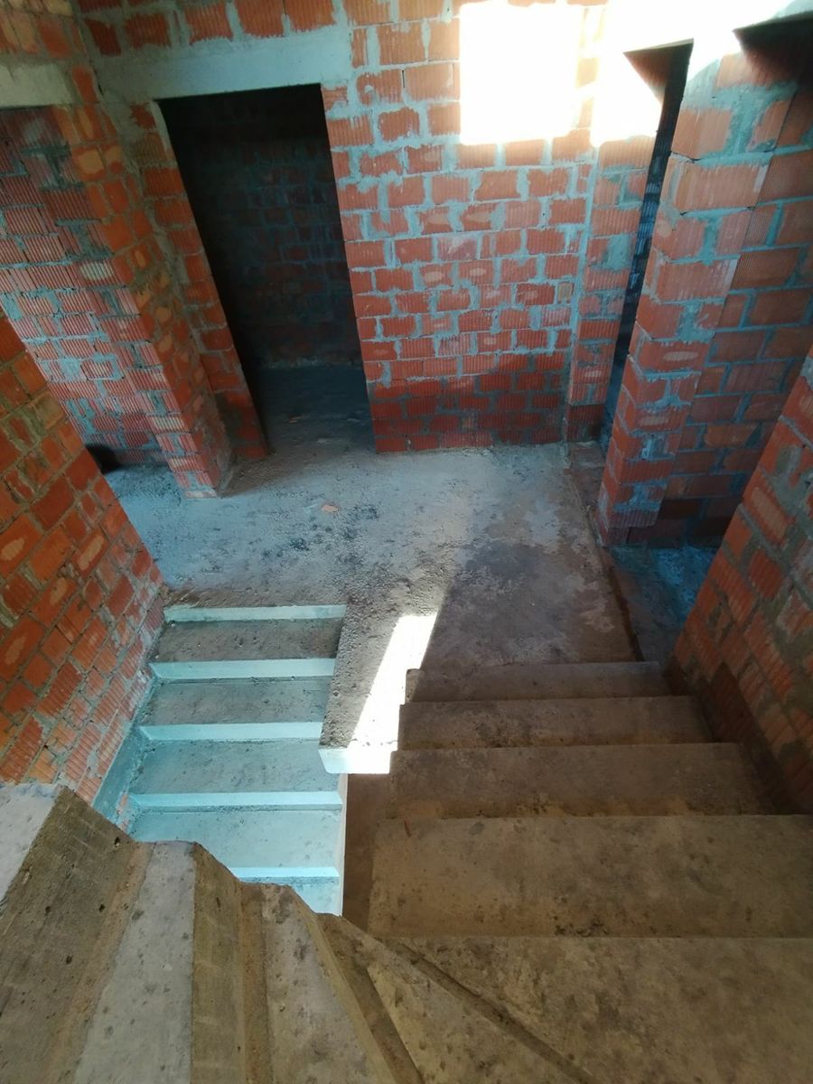 1835918502734731