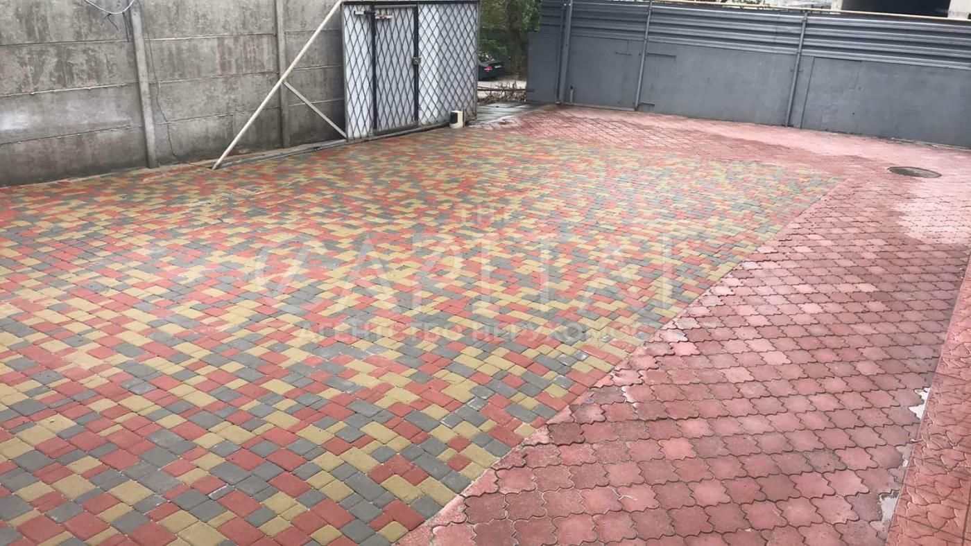1837066103856733