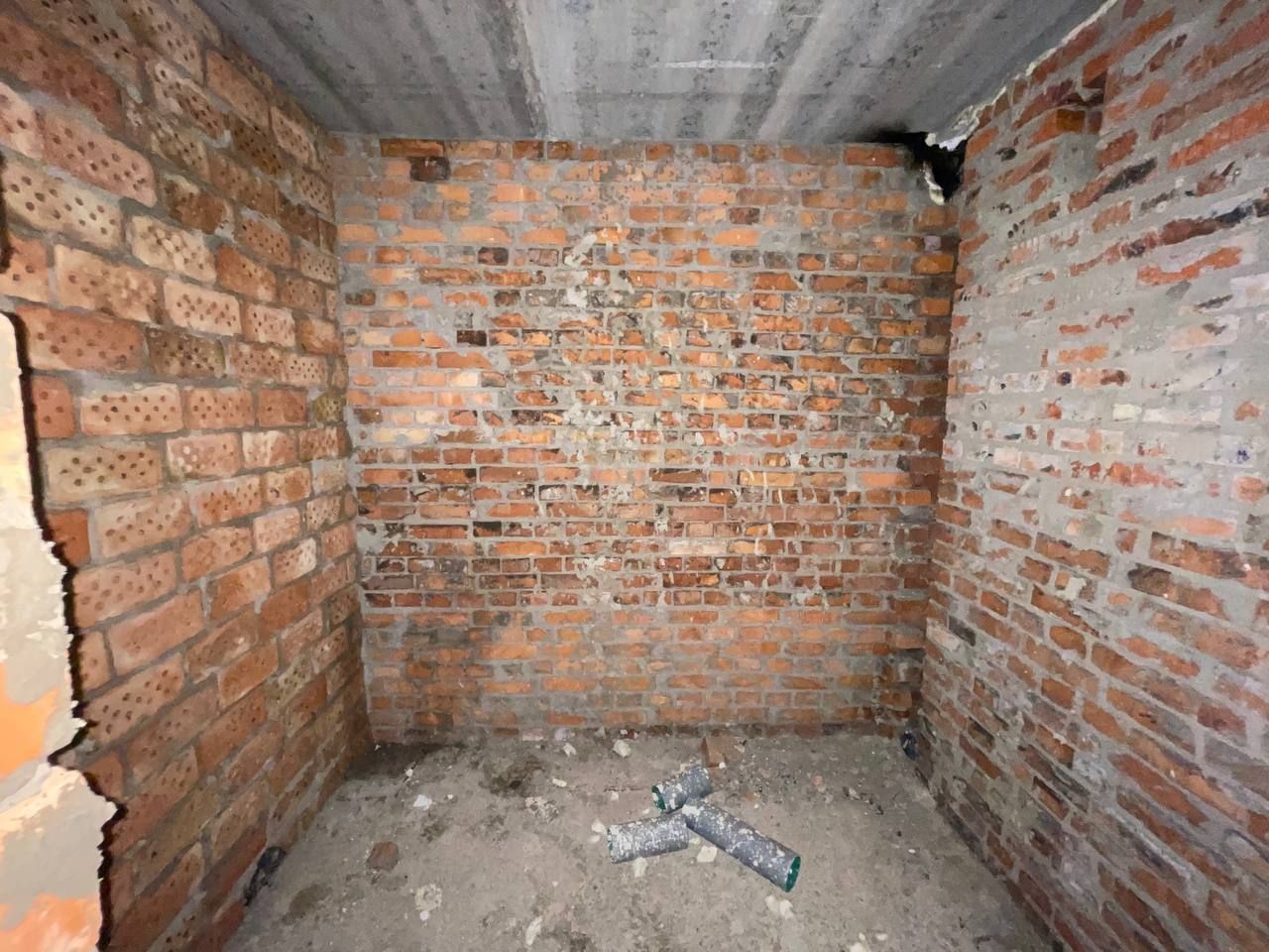 1842068344713735