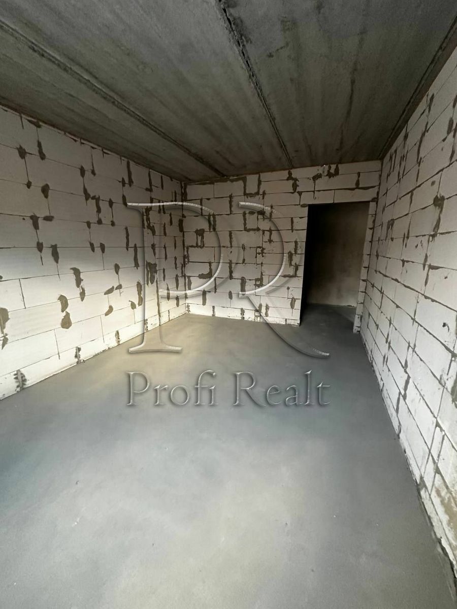 1833822227462736