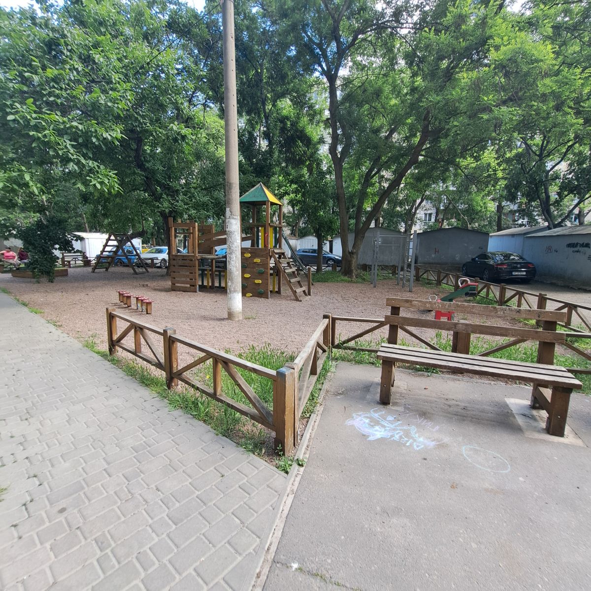 1833915927665739