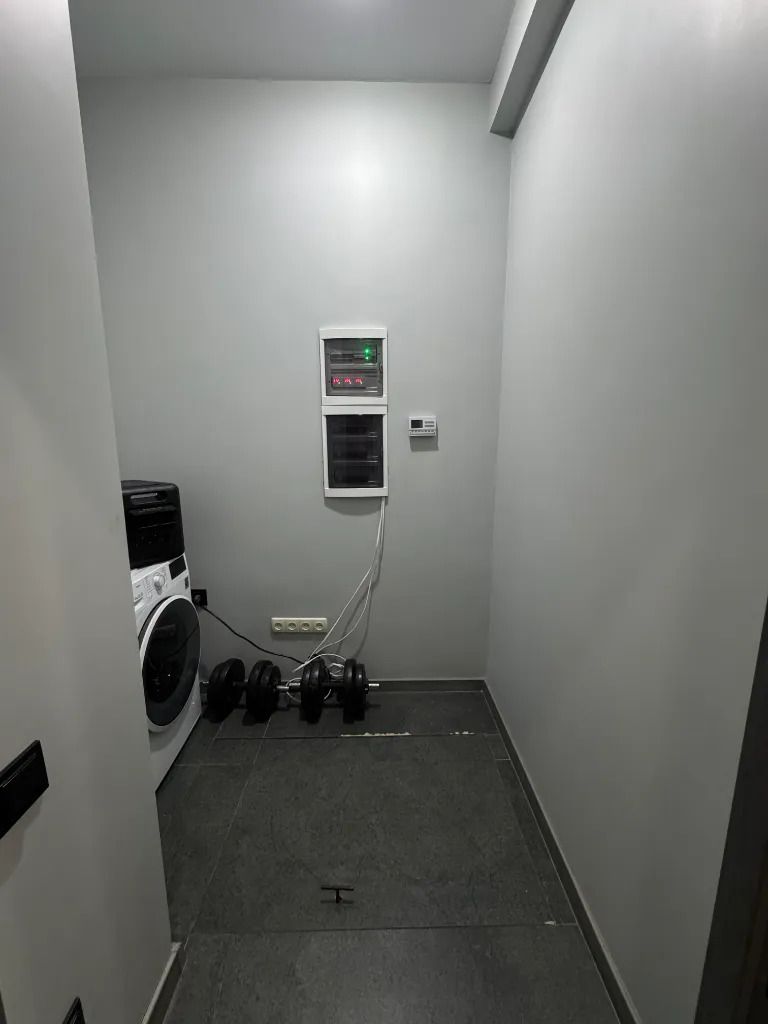 1835912111249739