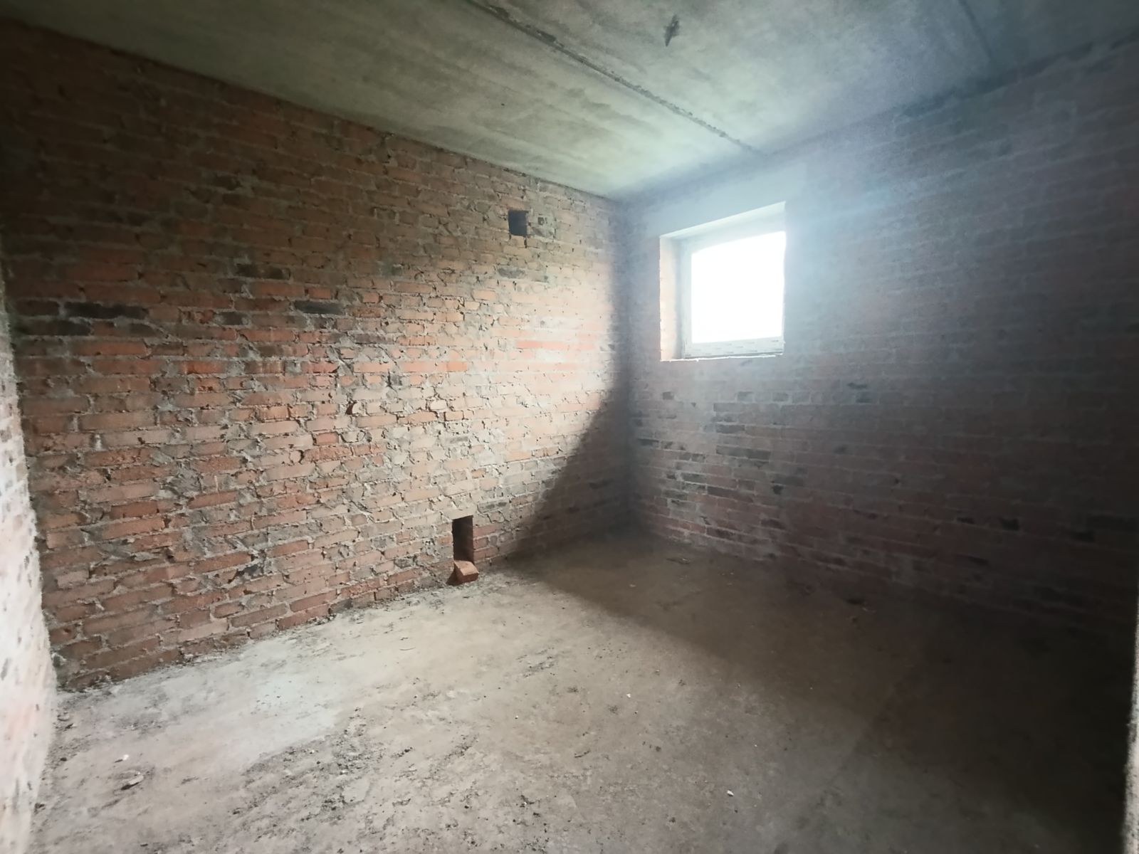 1835445861044743