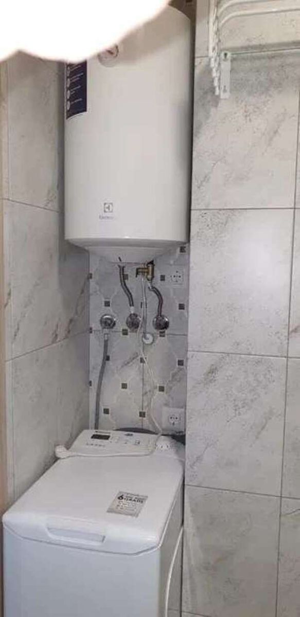 1832093395187744