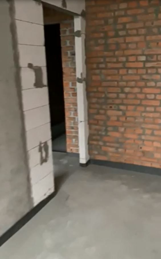 1838421825384744
