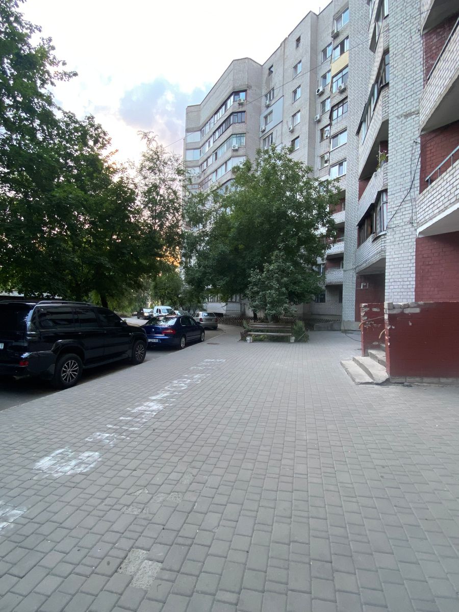1837981163041748
