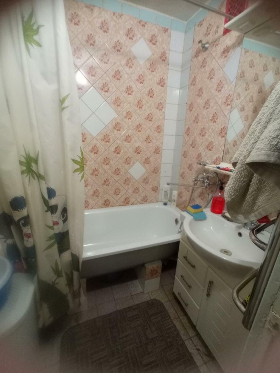1836364005364075