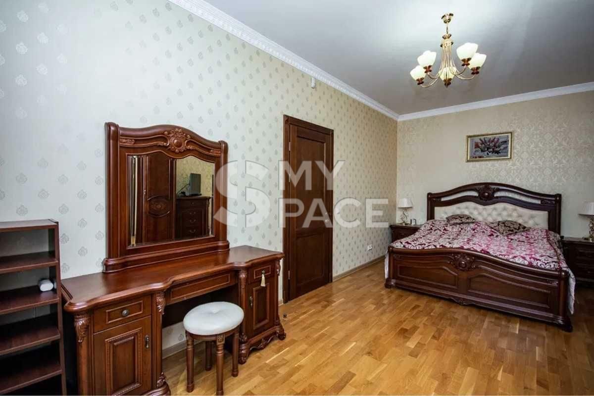 1835270952096750