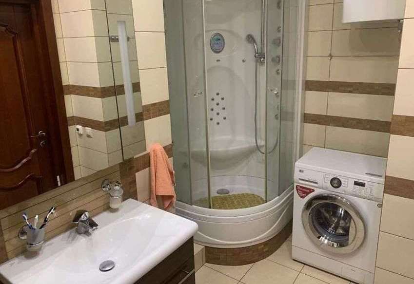 1835886596693752