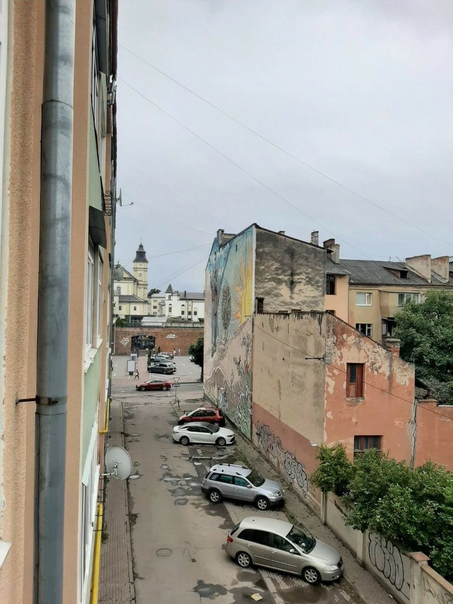 1806541551693757