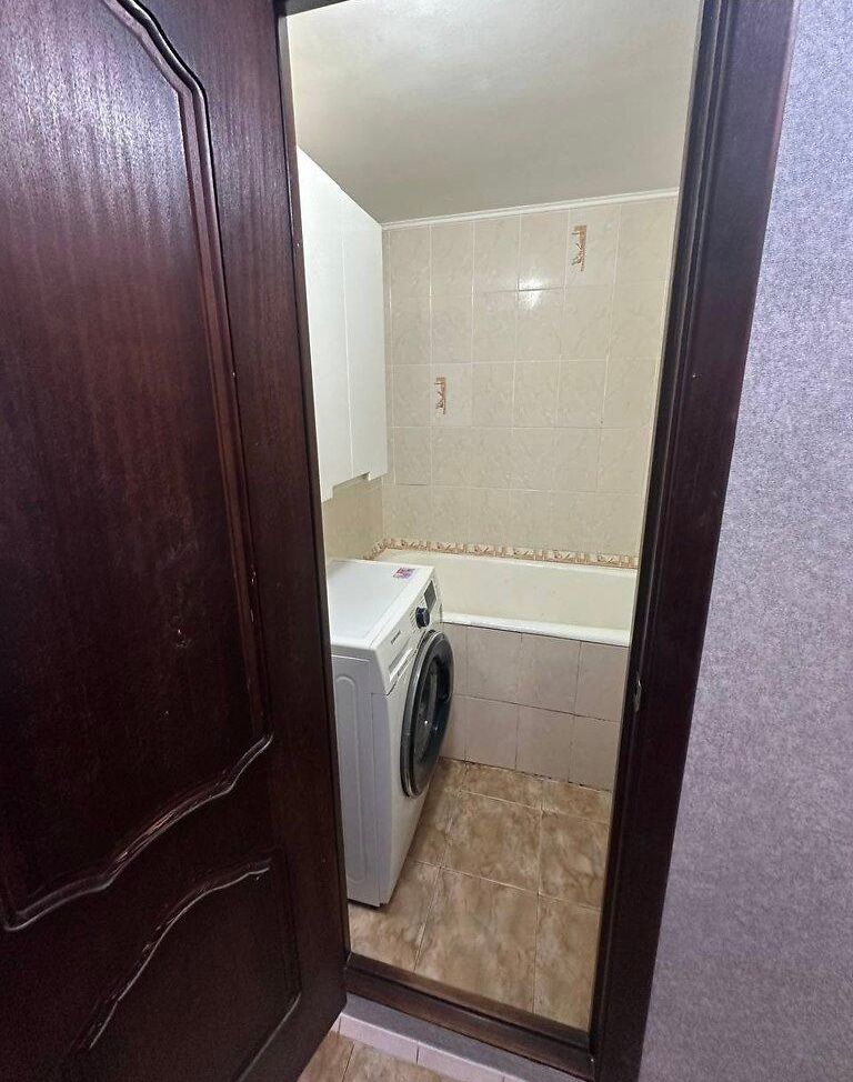 1836075404106757