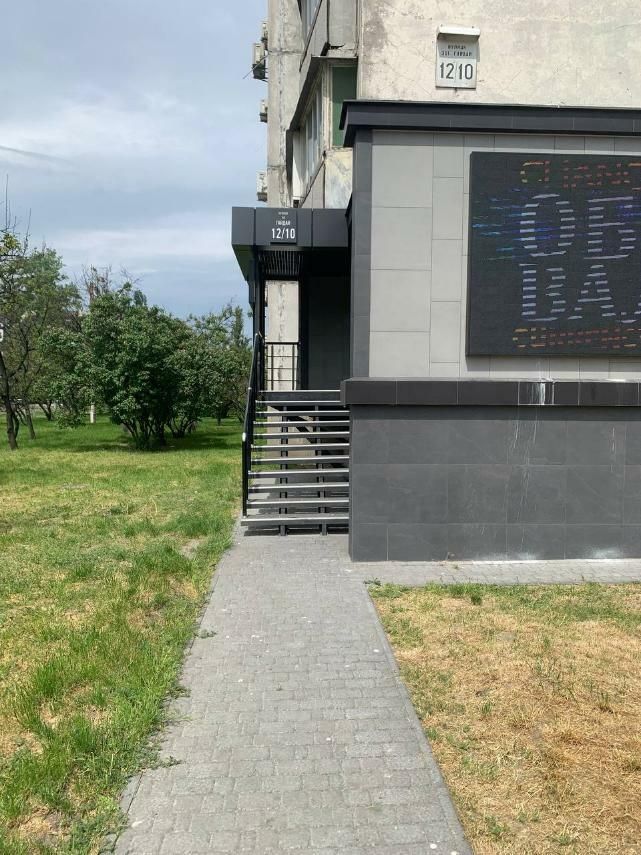 1827189864453763