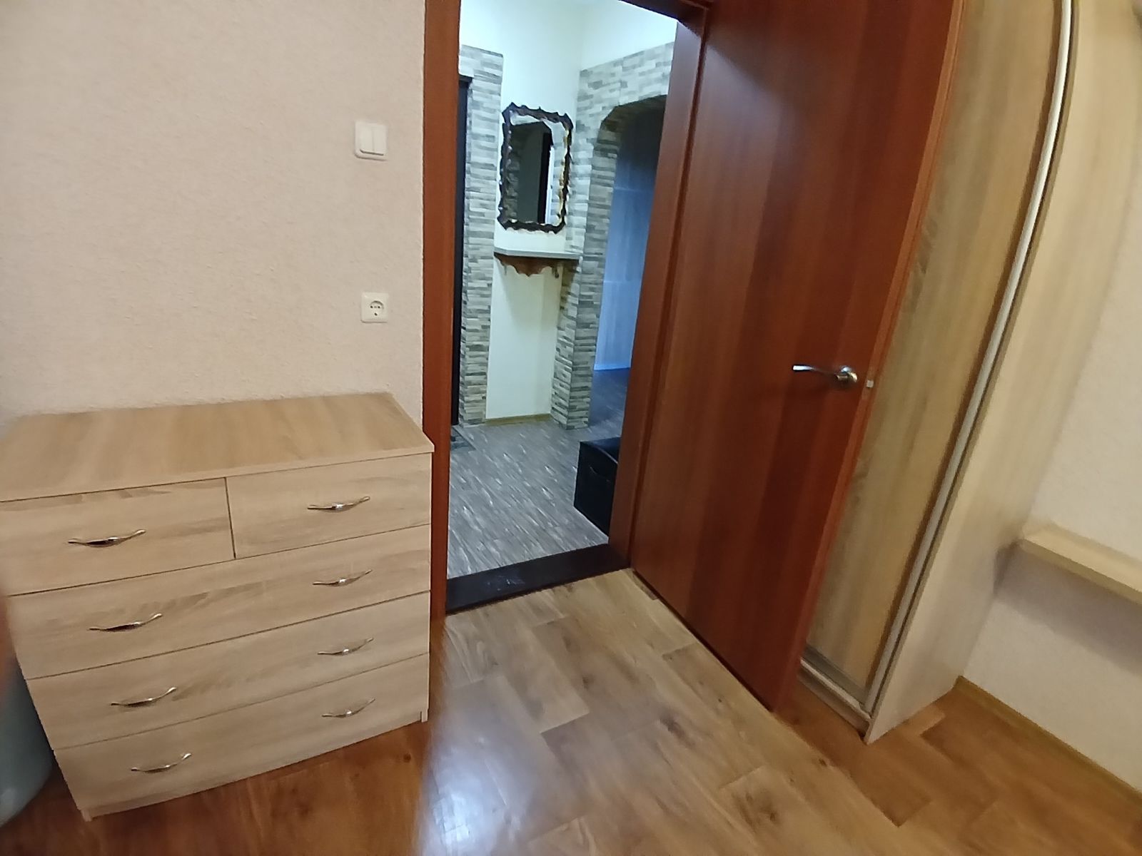 1830830115718770
