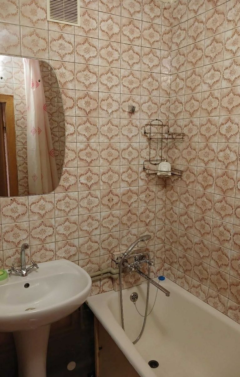 1833293948506772