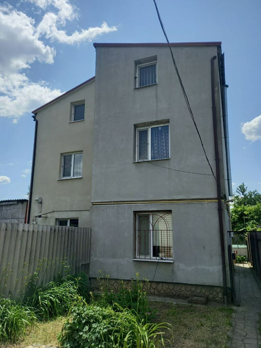 1835257392814776