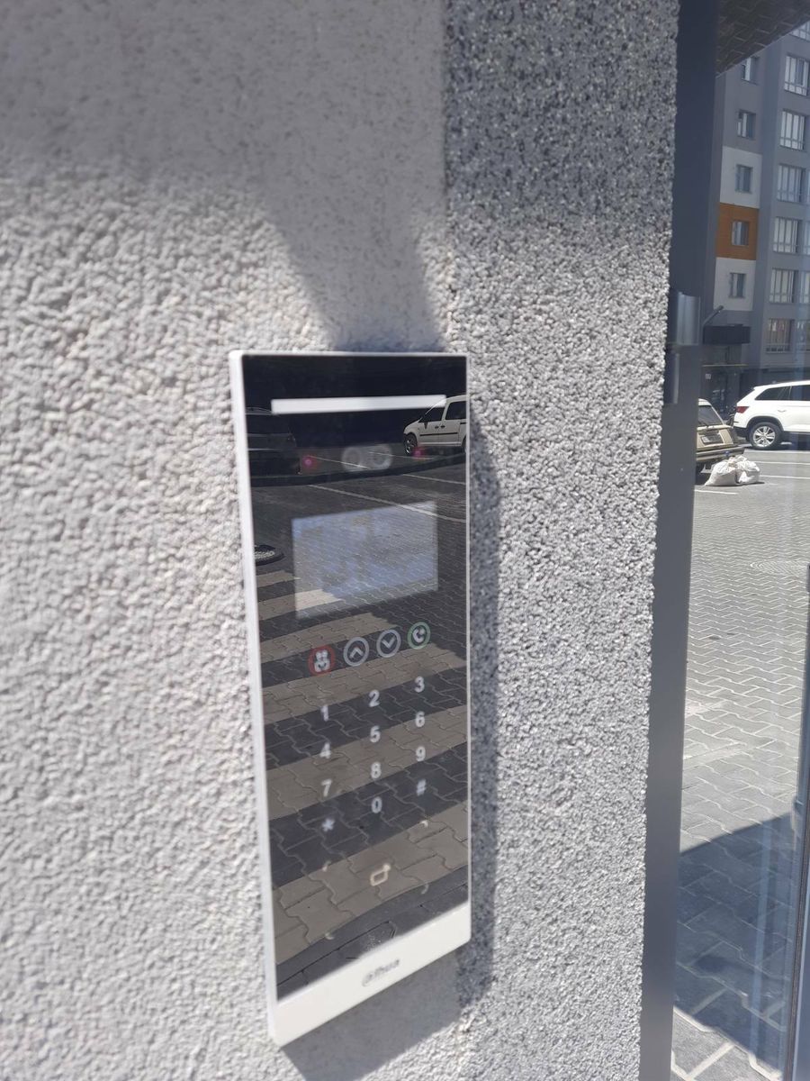 1835276256744785