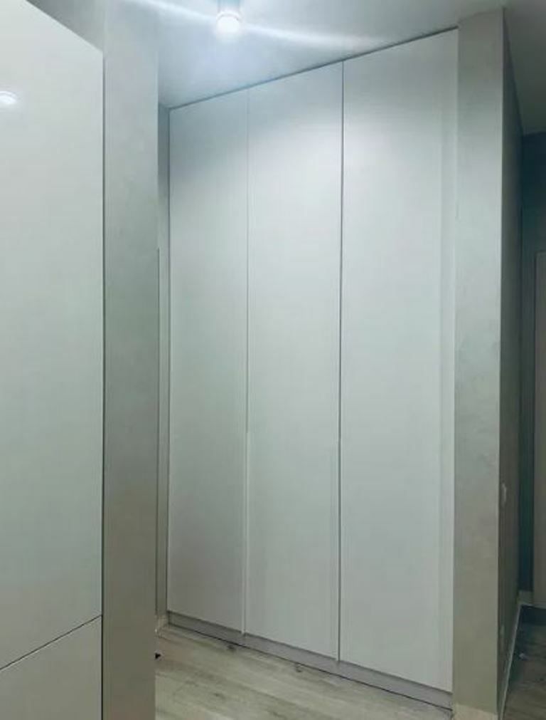1831013104061788