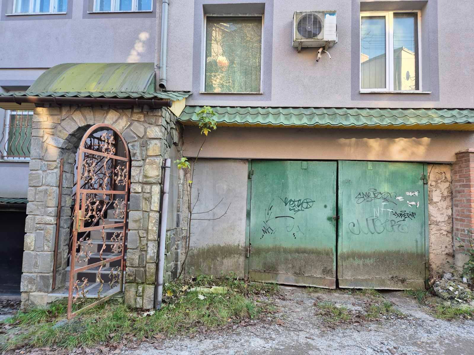 1816042016715079