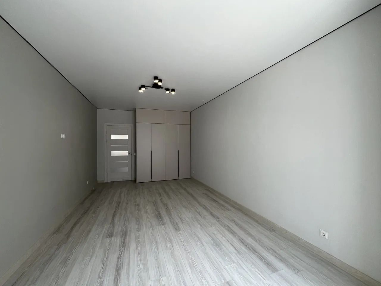 1835438775328079