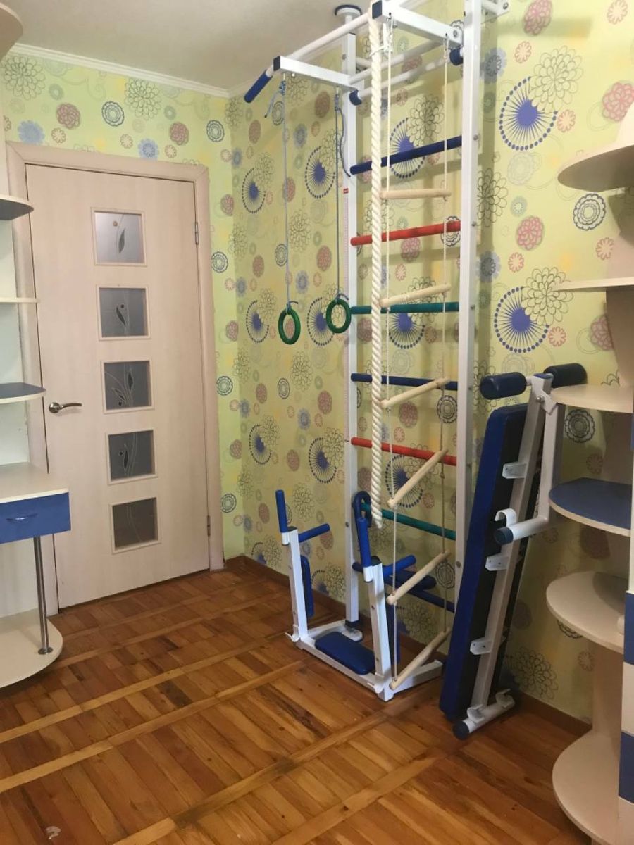 1835081673095792