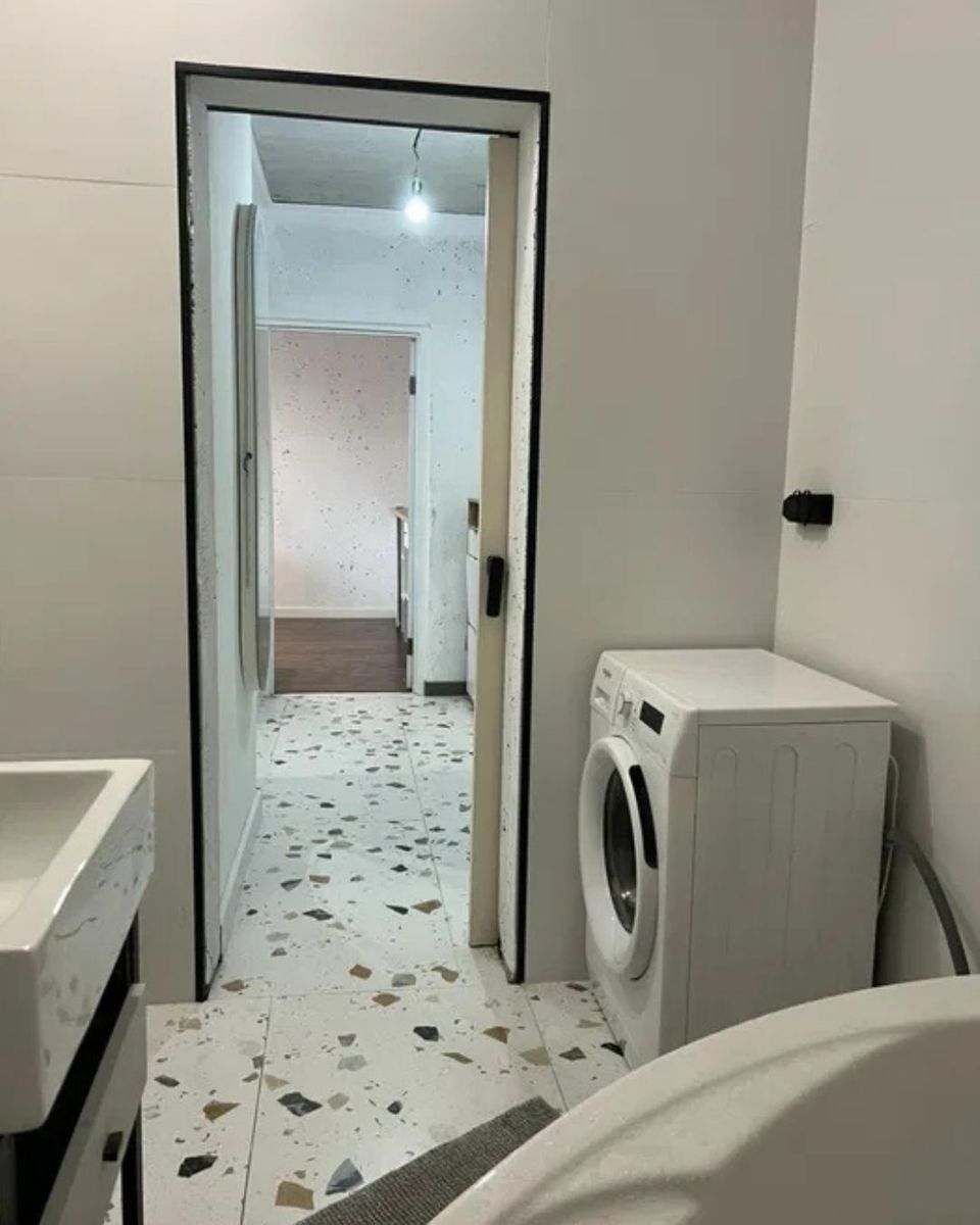 1838248671502792