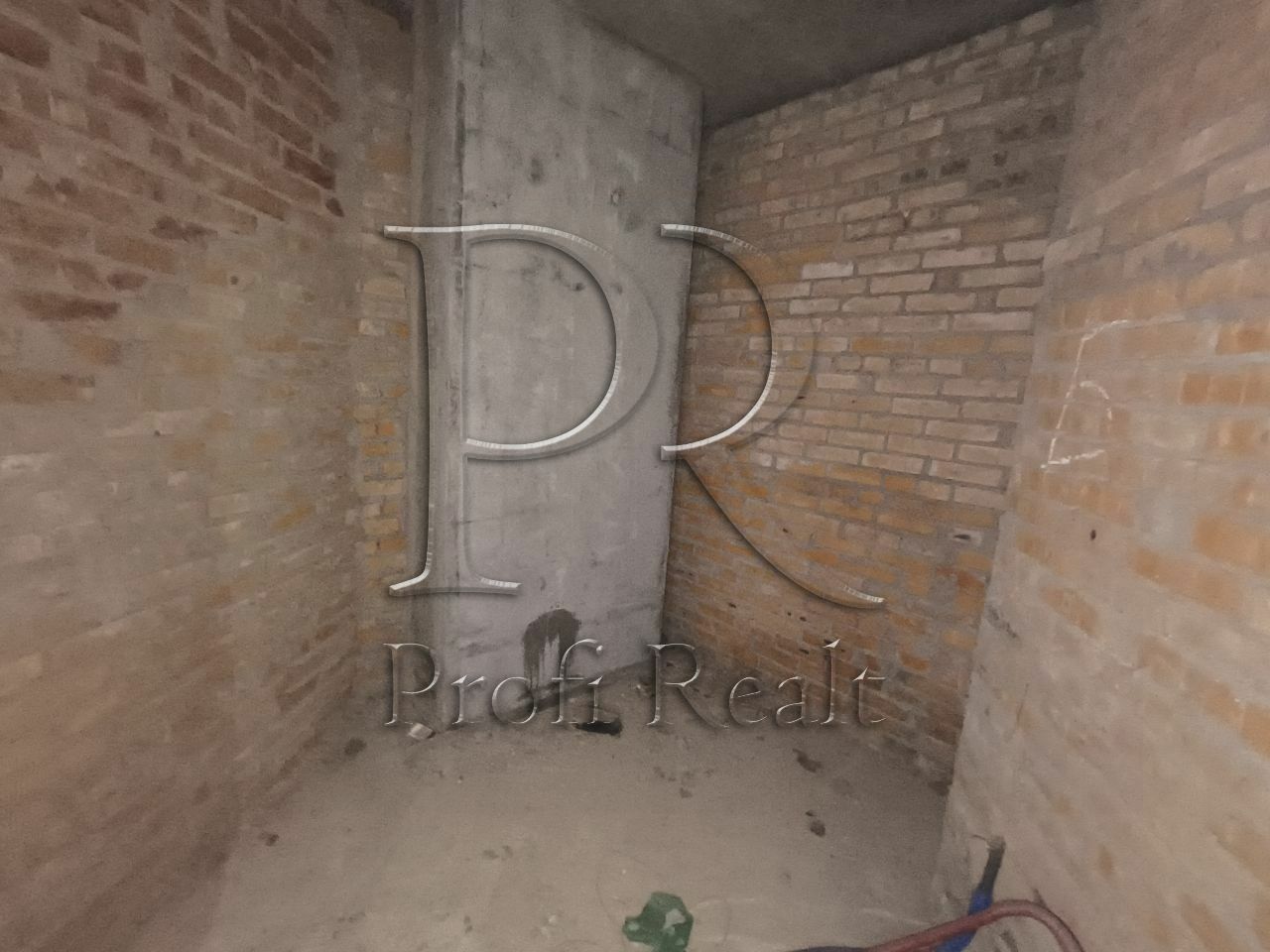 1830836950836793