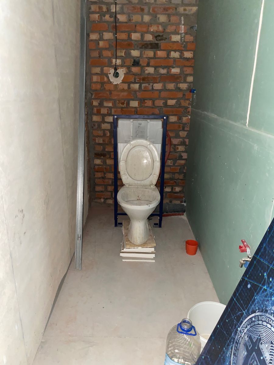 1837158784834794
