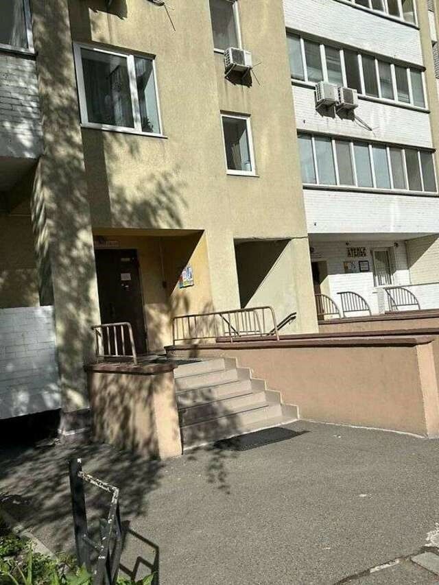 1832718434100795